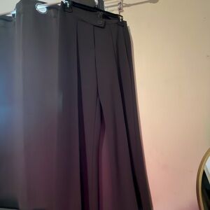 Elegant Gray Pleated Trousers